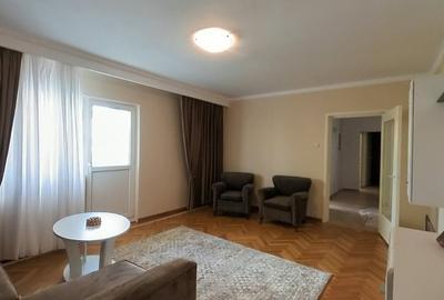 Apartament cu 3 camere decomandat în Decebal