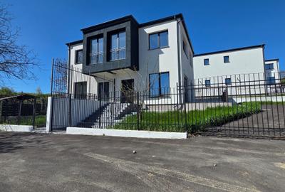 Duplex cu 3 camere cu Canalizare în Bucium - 9