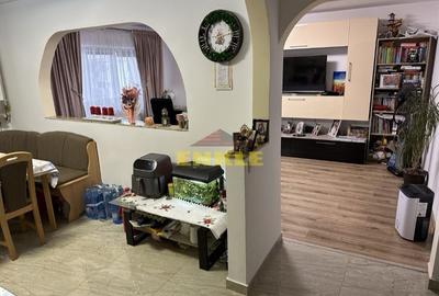 Apartament cu 3 camere decomandat în Central - 1