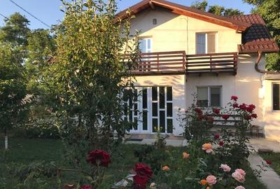 Casă individuală cu 4 camere cu Canalizare în Central - 1