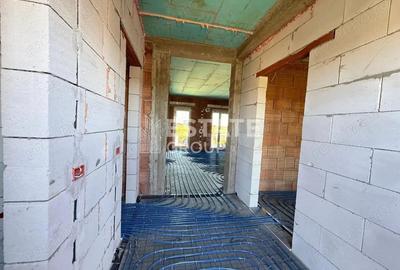 Casă cu 5 camere cu Teren 270 Mp în Torontalului - 2