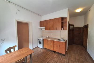 Garsoniera decomandata, 50 MP, zona 15 Noiembrie - 5