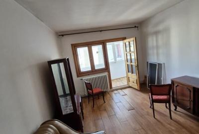 Apartament 3 camere - Comanesti, central. - 2