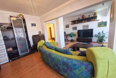 Apartament cu 4 camere decomandat în Central