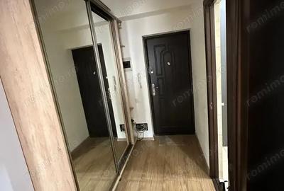 Garsonieră decomandată în Gorjului