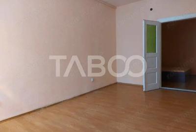 Apartament cu 2 camere nedecomandat, mobilat în Central - 3