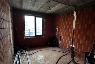 Casă cu 7 camere cu Teren 301 Mp în George Enescu - 13