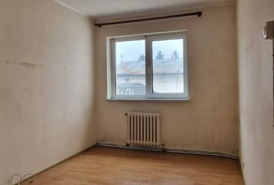 Apartament cu 3 camere semidecomandat în Central - 3