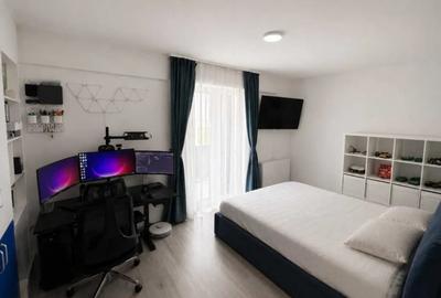Apartament cu 3 camere decomandat în Tractorul - 7