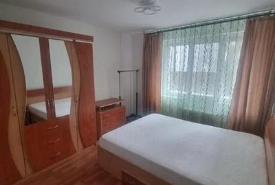 Apartament cu 2 camere semidecomandat, mobilat în Pajura