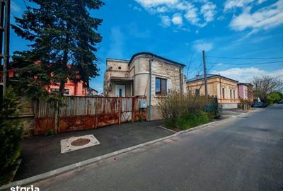 Casă cu 4 camere cu Teren 372 Mp în Sud - 2