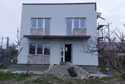Casă cu Teren 210 Mp în Lumina - 2