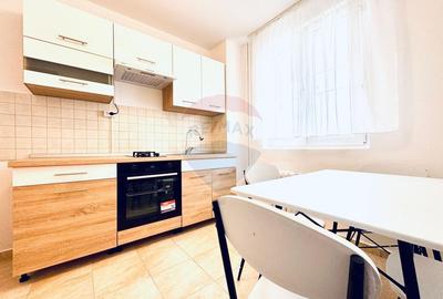 Apartament cu 3 camere decomandat, mobilat în Central