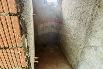 Casă cu 8 camere cu Teren 520 Mp în Balotești - 2