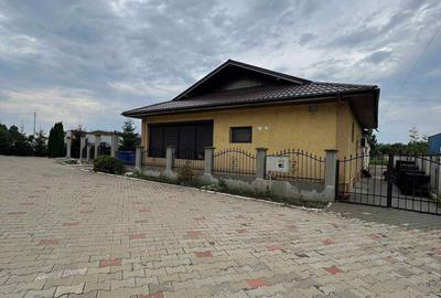 Casă cu 4 camere în Central - 2