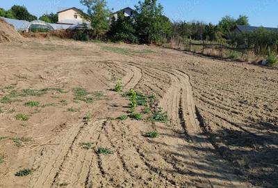 Teren de 806 mp, în Hotarele - 1