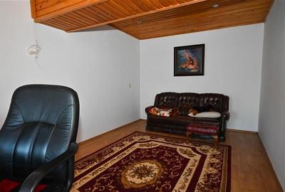 Duplex cu 13 camere cu Canalizare în Central - 27