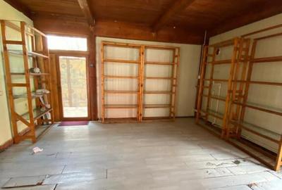 Casă cu 11 camere cu Teren 845 Mp în Cornu