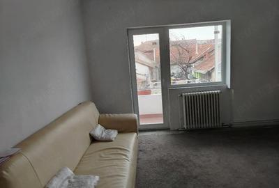 Apartament cu 3 camere semidecomandat în Central - 9
