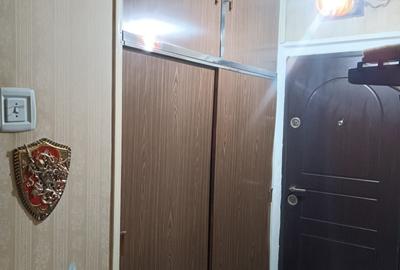Apartament cu 3 camere decomandat în Tineretului