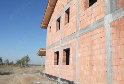 Casă cu 6 camere cu Teren 3000 Mp în Tășnad - 2
