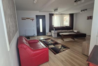 Apartament cu 4 camere decomandat în Schei - 1