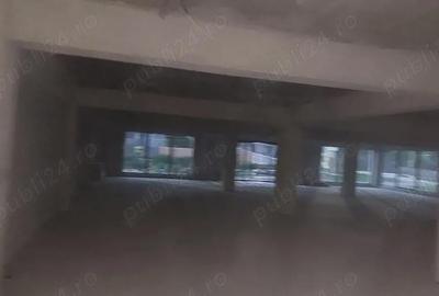 Spațiu comercial, de 1,000 mp, în Central - 9