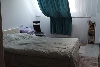Apartament cu 2 camere decomandat în Tractorul - 4