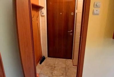 Apartament de 2 camere, etajul 3/4 ,zona Podu Ros - 5