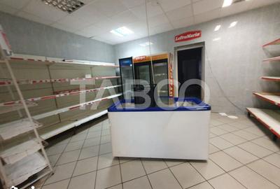 Spațiu comercial, de 150 mp, în Central - 3
