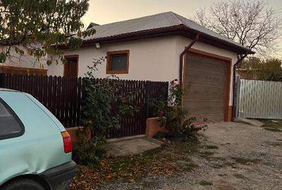 Casă individuală cu 4 camere cu Teren 2500 Mp în Central - 2