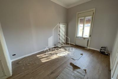 Birou, de 102 mp, în P-ța Maria - 4