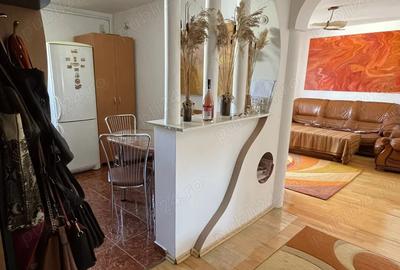 Vanzare apartament 4 camere Piata Mica Tg-Jiu - 1
