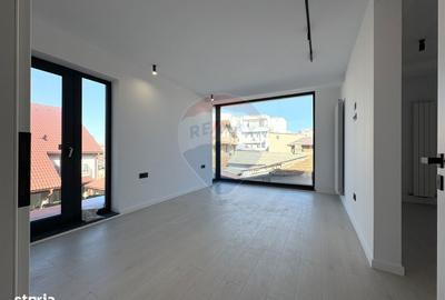 Casă cu 8 camere cu Teren 700 Mp în Faleza Nord - 2