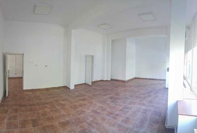 Spațiu comercial, de 77 mp, în Central - 6