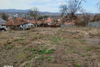 Teren de 1150 mp, în Central - 3