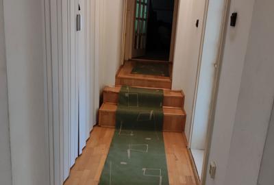 Casă cu 4 camere nedecomandat în Soarelui - 1