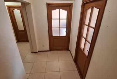 VAND SCHIMB APARTAMENT - INEL 2 ETAJ 2 3 Camere Decomandate cu 2 Baii - Balcon - Centrala Propri - 9