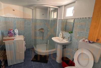 Casă individuală cu 4 camere cu Canalizare în Km 5 - 12