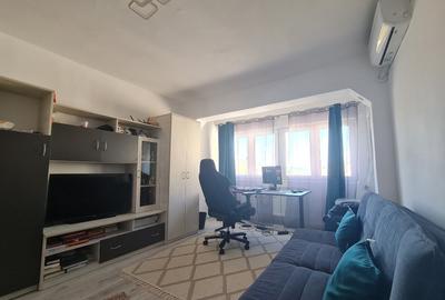 Apartament cu 2 camere semidecomandat, mobilat în Micro III