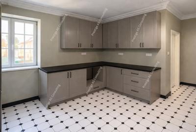 Apartament cu 3 camere decomandat în Central - 21