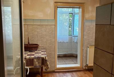 Apartament cu 2 camere decomandat în Calarași 4 - 5
