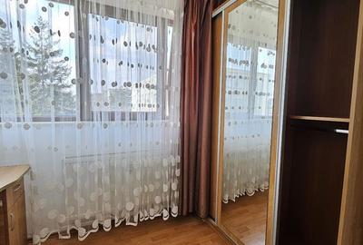 Apartament cu 2 camere semidecomandat, mobilat în Trivale
