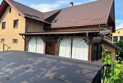 Casă cu 4 camere cu Teren 500 Mp în Central