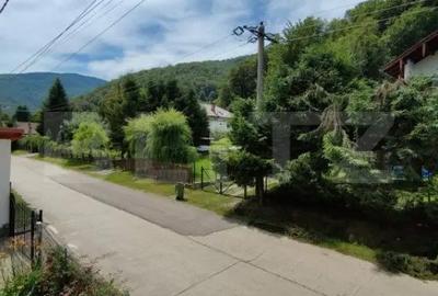 Casă cu 7 camere cu Teren 440 Mp în Poiana - 2