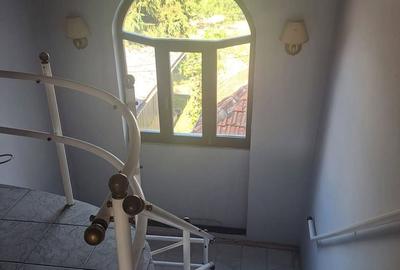 Casă cu 8 camere cu Canalizare în Semicentral - 5