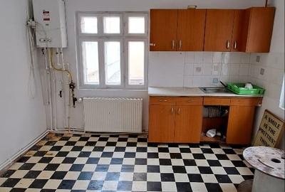 Casă individuală cu 2 camere cu Canalizare în 1 Mai - 6