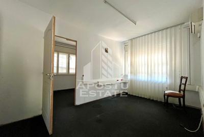 Casa cu 5 camere, 2 bai, pretabila pentru birouri. Girocului - 6