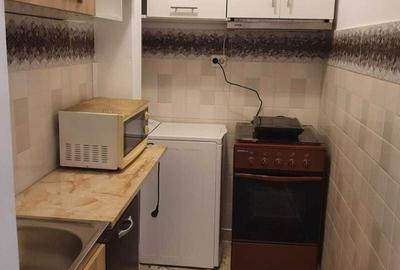 Garsonieră decomandată în Pajura