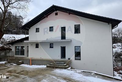 Casă cu 6 camere cu Teren 822 Mp în Central - 7